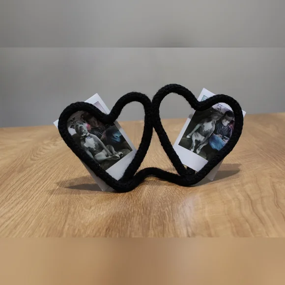 Handmade Knit Heart-Shaped Photo Holder - Picture 2 of 5
